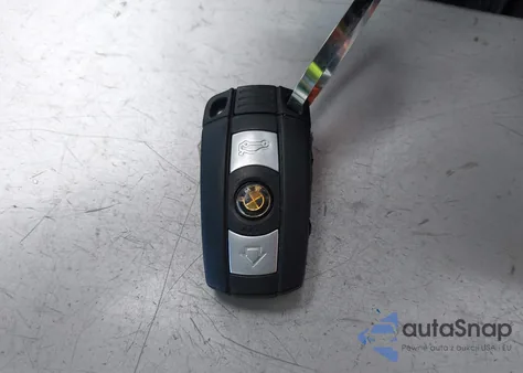 2007 BMW 328Xi из США, поврежденный, VIN WBAWV535X7P077750